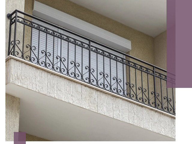 Балконные ограждения из металла и стекла в Вологде для домов