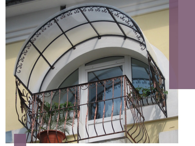 Козырьки над балконом в Вологде — изготовление и монтаж