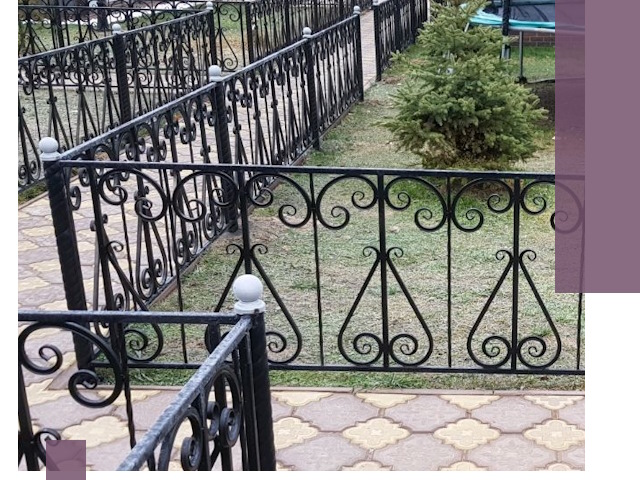 Кованые газонные ограждения под ключ в Вологде